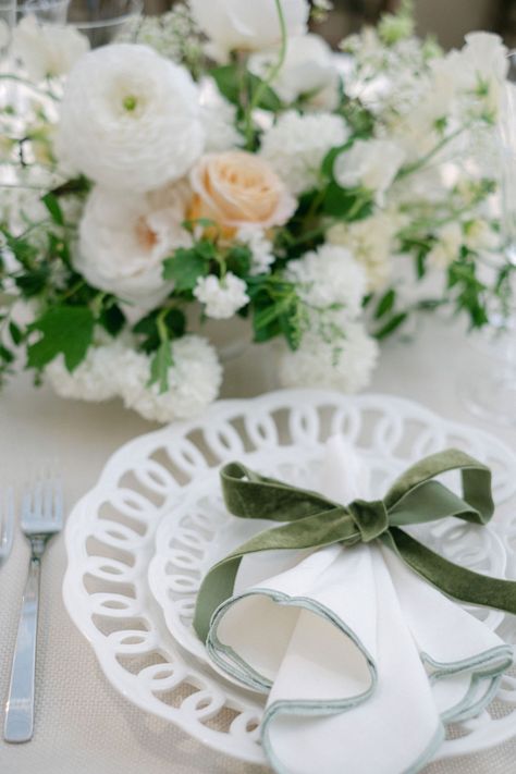 Green And White Palette, White Wedding Table Setting, Napkins Wedding Table, Syon Park Wedding, Green Table Settings, Green Tablescape, Glass House Wedding, Chinoiserie Wedding, Wedding Flowers Peonies