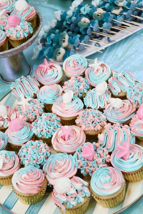 Pink And Blue Themed Birthday Party, Gender Reveal Ideas Beach Theme, Pink And Blue 21st Birthday, Pink And Blue Birthday Party Decorations, Beachy Cupcakes, Pink And Blue Birthday Party, Beach Party Desserts, Gender Cupcakes, Pink And Blue Cupcakes