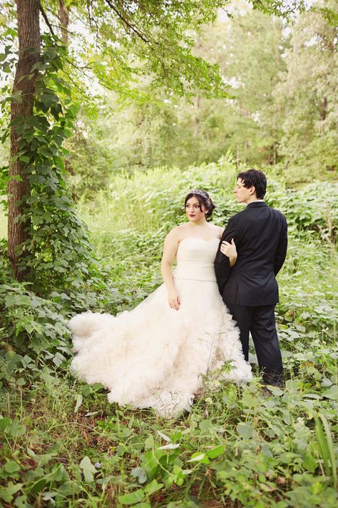 {Real Plus Size Wedding} Classic Garden Wedding | This is You By Mark and Tracy | Pretty Pear Bride Photography Plus Size, Wedding Photography Poses Bride, Photography Poses Bride, Classic Garden Wedding, Poses Bride And Groom, Poses Bride, Bridal Photography Poses, Plus Size Brides, Bride Photography Poses