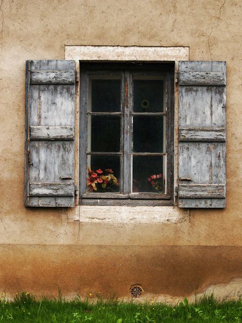 pictures of open windows | Don't sleep with that window open over your head!" Old Window Shutters, Open Shutters, Window Photography, Old Shutters, Wooden Shutters, Cool Doors, Wood Shutters, Rustic Doors, Vintage Windows