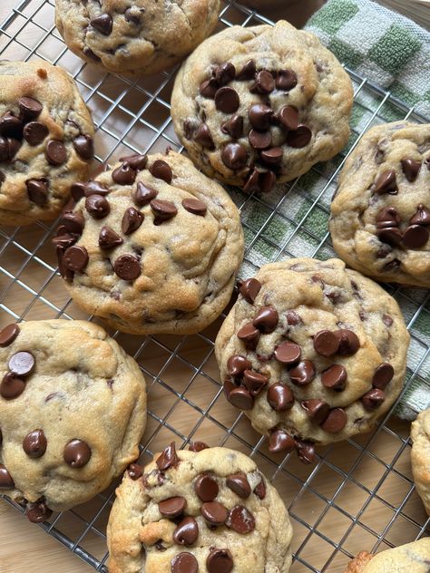 Copycat Levain Bakery Chocolate Chip Cookies Levian Chocolate Chip Cookies, Levain Bakery Chocolate Chip Cookies, Levain Cookie Recipe, Bakery Style Chocolate Chip Cookies, Best Chocolate Chip Cookie Recipe Ever, Levain Cookies, Bakery Chocolate Chip Cookies, Giant Chocolate Chip Cookie, Levain Bakery