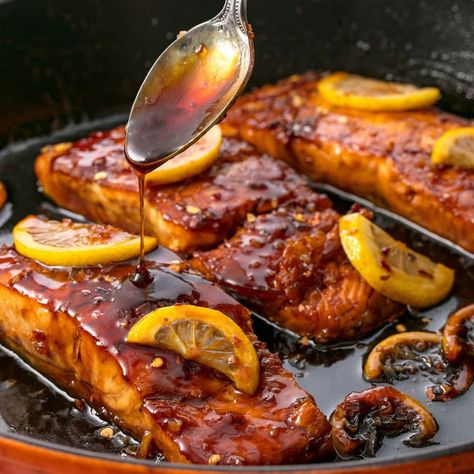 Honey-Garlic Glazed Salmon Salmon Teriyaki Recipe, Side Dishes For Salmon, Best Salmon Recipe, Salmon Glaze Recipes, Salmon Soy Sauce, Honey Garlic Salmon, Pan Fried Salmon, Garlic Salmon, Healthy Salmon Recipes