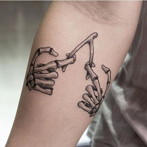 I was born on thanksgiving day, the wishbone was always special to me- my family always let me do it and all my wishes came true. @turan.art this is awesome Wishbone Tattoo, Lion Tattoo Sleeves, Knuckle Tattoos, Best Tattoo Ideas, Theme Tattoo, Skeleton Hand Tattoo, Tattoo Portfolio, Cover Up Tattoos, Best Tattoo