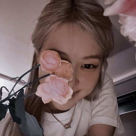 Rose Dark Icons, Rosé Blackpink Aesthetic, Rosé Blend, Rosé Aesthetic, Pink Quotes, Rose Icon, Rose Photos, Aesthetic Icon, Rosé Blackpink