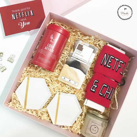 Netflix Time, Netflix Marathon, Gifting Ideas, Movie Party, Netflix And Chill, Netflix Movie, Box Ideas, Me Time, Customized Gifts