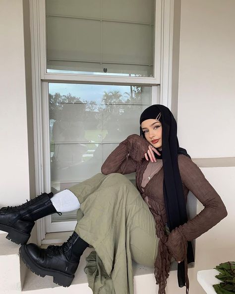 Y2k Hijab Fashion, Y2k Muslim Outfits, Y2k Hijabi Outfits, Cottagecore Hijab Outfit, Hijab Y2k Outfit, Outfit Y2k Hijab, Hijabi Y2k Outfits, Hijabi Y2k, Y2k Hijab