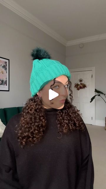 Curly Hair Beanie, Hat Curly Hair, Beanie Hairstyles, Perfect Hairstyle, Curly Hairstyle, Perfect Hair, Hair Inspo, Curly Hair, How To Look Better