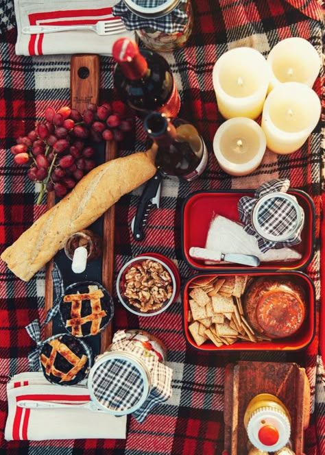 Autumn Picnic, Winter Picnic, Fall Picnic, Picnic Inspiration, Picnic Date, Perfect Picnic, Fall Mood, Picnic Ideas, Picnic Time