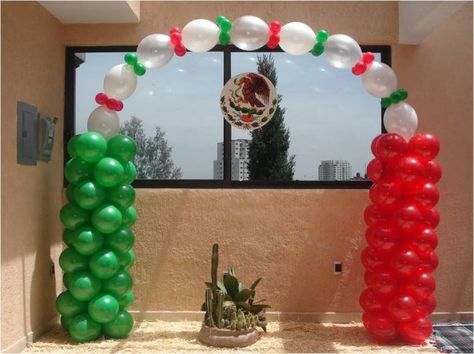 Arco con Globos Noche Mexicana Frida Party, Mexican Birthday Parties, Mexican Independence Day, Mexican Party Decorations, Ideas Fiesta, Mexican Fiesta Party, Quince Decorations, Mexican Birthday, Fiesta Theme Party