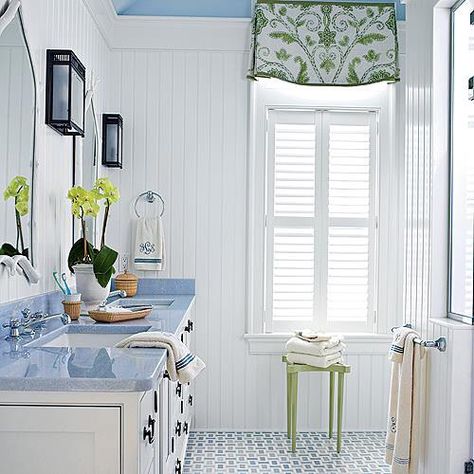 Beach Baths Beachy Bathrooms, Beach House Bathrooms, Blue Bathrooms, Beachy Bathroom, Beach House Bathroom, House Bathrooms, Coastal Bathrooms, Coastal Living Rooms, Vintage Bathrooms