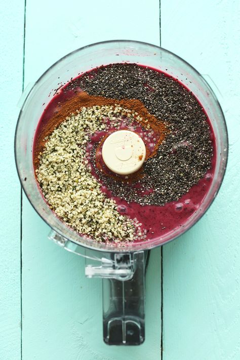 AMAZING 6-ingredient BANANA & HEMPSEED BERRY PUDDING! Healthy, packed with antioxidants, and a delicious breakfast or snack! #vegan #glutenfree #pudding #snack #recipe Hemp Seed Pudding, Hemp Hearts Recipes, Hemp Seed Smoothie, Seeds Photography, Berry Pudding, Hemp Seed Recipes, Pudding Healthy, Pitted Dates, Chia Seed Recipes