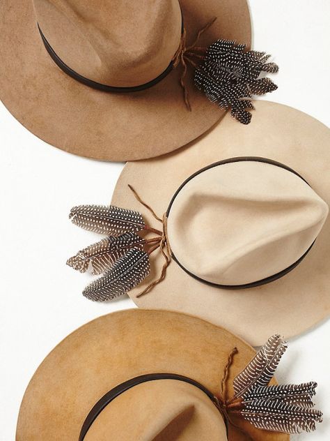 Boho Inspo Fashion, Hats With Feathers, Safari Wedding, Women Hats Fashion, Estilo Country, Boho Hat, Feather Hat, Bohol, Hat Ideas