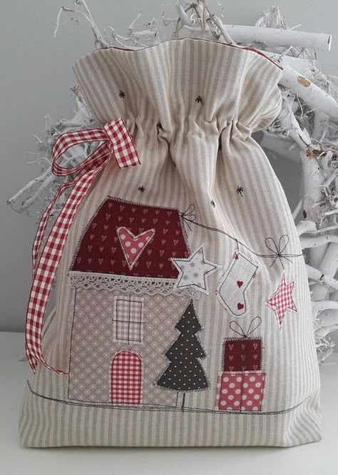 Christmas Sack, Patchwork Bags, Christmas Makes, Christmas Gift Bags, Christmas Sewing, Fabric Baskets, Fabric Gift Bags, Christmas Fabric, Fabric Bags