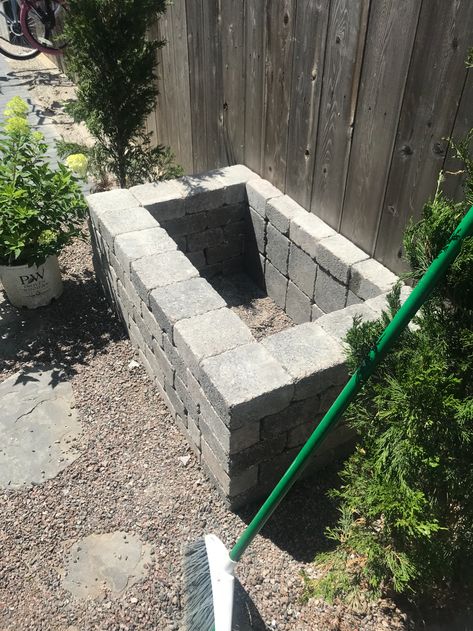 Paver Planter Ideas, Stone Planters Ideas, Paver Planter Boxes, Brick Planter Boxes, Stone Planter Ideas, Stone Planter Boxes, Backyard Rock Garden, Backyard Planters, Brick Planter