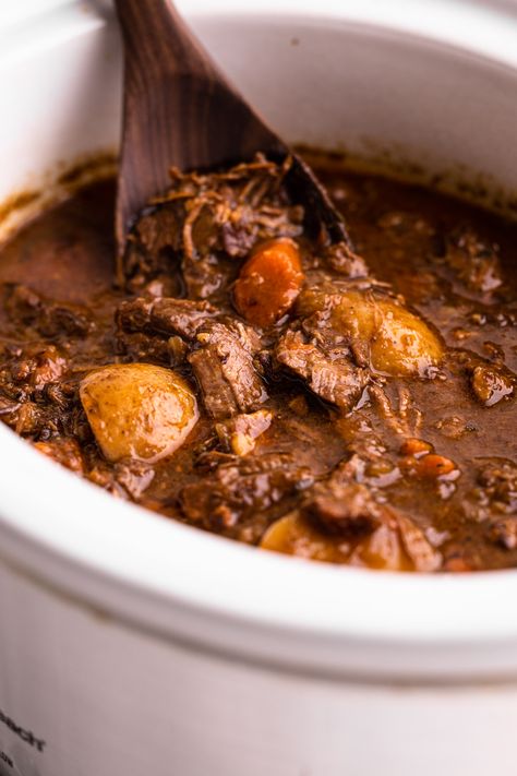 Irish beef stew in the slow cooker. Slow Cooker Irish Beef Stew, Slow Beef Stew, Guinness Beef Stew, Beef Potatoes, Irish Beef Stew, Irish Beef, Potatoes And Carrots, Irish Stew, Crockpot Dishes