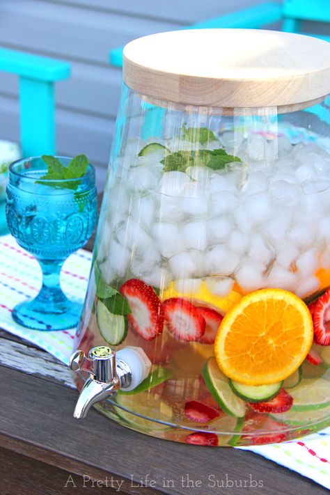 Easy & Delicious Flavoured Waters. The addition of different fruits and some fresh mint to icy cold water, takes this simple & quenching drink to the next level. Infused Water Recipes, Pretty Life, Fruit Infused Water, Fruit Water, Different Fruits, The Suburbs, Fruit Infused, Water Recipes, Flavored Water