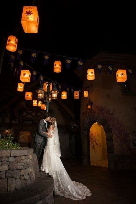 And at last I see the light Rapunzel Wedding Theme, Park Shoot, Tangled Lanterns, Rapunzel Wedding, Tangled Wedding, Disney World Wedding, Disney Wedding Theme, Tema Disney, Disney Weddings