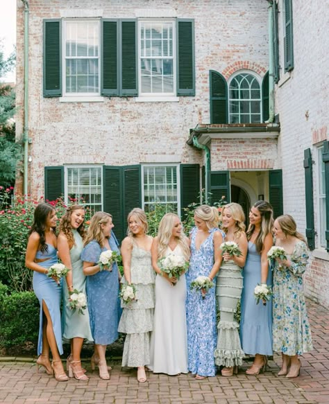 Blue Green Wedding, Plain Wedding Dress, Bridesmaids Dress Inspiration, Wedding Party Outfits, Bridesmaid Attire, Green Wedding Colors, Light Blue Wedding, Bridesmaid Colors, Something Blue Wedding