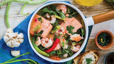 Make Jacqueline Chio-Lauri's seafood sinigang; photography by Rowena Dumlao-Giardina Salmon Soup Recipes, Sinigang Soup, Seafood Soup Recipes, Salmon Chowder, Filipino Food Recipes, Filipino Dish, Chowder Soup, Food Seafood, Seafood Soup