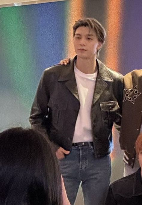 ‌ً on Twitter: "no thought’s just #johnny in a leather jacket #쟈니 #ジャニー #NCT127 https://t.co/15Ur4y0foA" / Twitter Suh Dude, Nct 127 Johnny, Johnny Suh, Nct Johnny, Poster Boys, Johnnie Walker, Kids Icon, Best Husband, Asian Men