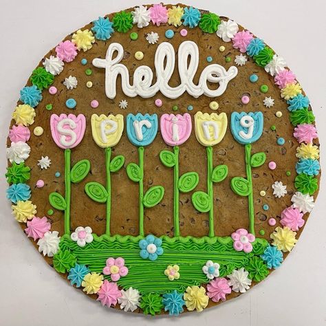 Spring Decorated Cookies Ideas, Easter Cookie Cakes, Easter Cookie Cake Decorating Ideas, Cookie Cake Aesthetic, Spring Cookie Cake, Bunny Cookie Cake, Easter Cookie Cake Designs, Spring Cookie Cake Designs, Easter Egg Cookie Cake