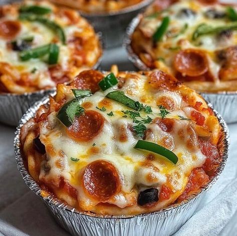 Pizza Bowls, Pizza Bowl, Stromboli Recipe, Boxed Mac And Cheese, New Pizza, Pizza Flavors, Baked Garlic, Blue Zone, Low Carb Pizza