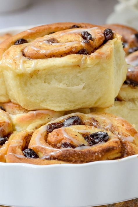 Easy Chelsea Buns Chelsea Buns Recipe Easy, Chelsea Buns Recipe, Chelsea Bun Recipe, Buns Recipe Easy, Chelsea Buns, Pizza Buns, Chelsea Bun, Eggless Cakes, Cinnamon Roll Recipe Homemade