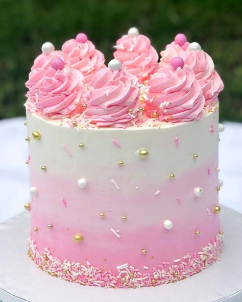 Bolo Picnic, Girly Birthday Cake, Girly Birthday Cakes, Poppy Cake, Girly Birthday, Mini Torte, Birthday Cake Pictures, Girly Cakes, Happy Birthday Cake Images