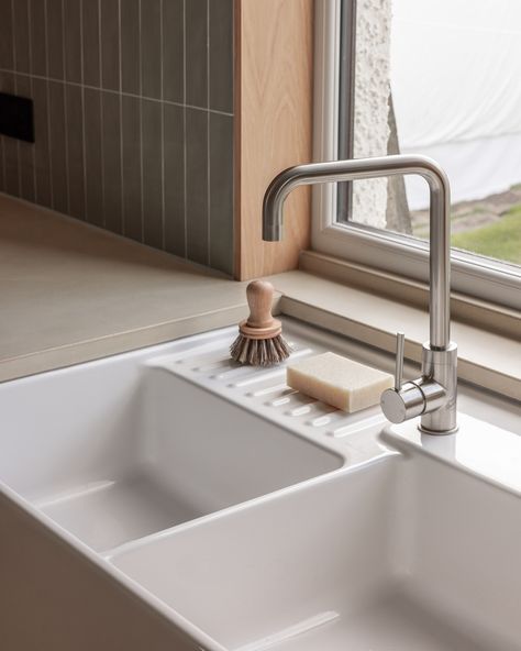 Details at Essex Drive. An excellent combination: @villeroyboch’s three-bowl butler sink and @dowsingandreynolds Kintampo tap. ph. @richardgaston Butlers Sink Kitchen, Butlers Sink, Butler Sink Kitchen, Houses In Japan, Sink Decor, Belfast Sink, Butler Sink, Window Sill, Kitchen Interior