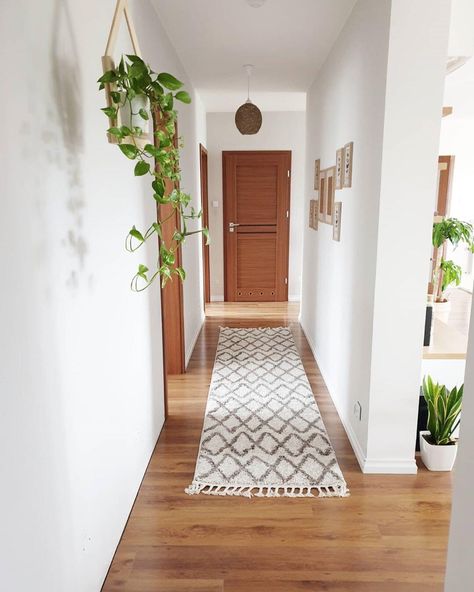 Nude Style, Girly Apartment Decor, Narrow Hallway Decorating, Home Hall Design, Hallway Designs, Pallet Furniture Living Room, Model House Plan, Home Entrance Decor, Home Design Living Room