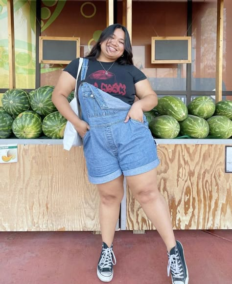 Lauren Licup, Overalls Outfit Plus Size, Plus Size Overall Shorts, Plus Size Overalls Outfit, Short And Curvy Outfits, Short Overalls Outfit, Overalls Outfit Short, Overalls Outfit Summer, Mas Outfits