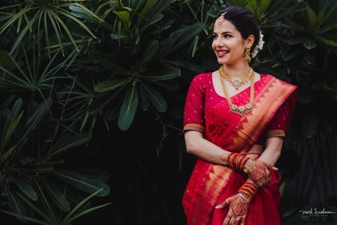 South Indian Wedding Saree, South Indian Bride Saree, Bride Saree, Bride Photos Poses, Sarees South Indian, Bridal Sarees South Indian, Bridal Photography Poses, Hindu Bride, Bride Photography Poses