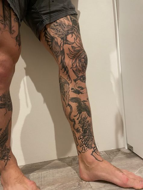 Black Patchwork Tattoo, Simple Leg Tattoos, Patchwork Tattoos, Shoulder Sleeve Tattoos, Tattoo Catalog, Full Leg Tattoos, Patchwork Tattoo, Tattoo Inspiration Men, Leg Tattoo Men