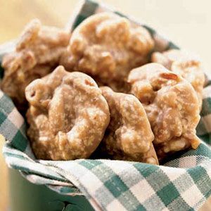 Buttermilk Pralines Buttermilk Pralines, Southern Pecan Pralines, Homemade Candy Recipes, Pralines Recipe, Make Your Own Candy, Praline Recipe, Christmas Cookie Recipes Holiday, German Baking, Homemade Candy