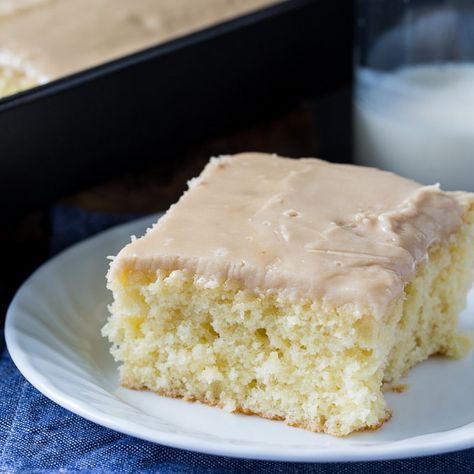 Buttermilk Sheet Cake with Caramel Icing - Spicy Southern Kitchen Buttermilk Sheet Cake, Vanilla Cream Cake, Cake With Caramel Icing, Coconut Cream Cake, Caramel Cake Recipe, Cake With Caramel, Caramel Icing, Texas Sheet Cake, Southern Desserts