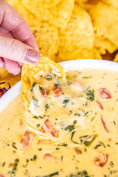 Cheesedip Rotel, Spinach Dip With Rotel, Spinach Queso Dip, Spinach Queso, Con Queso Dip, Velveeta Recipes, Hot Spinach Dip, Nachos Cheese Dip, Creamy Spinach Dip