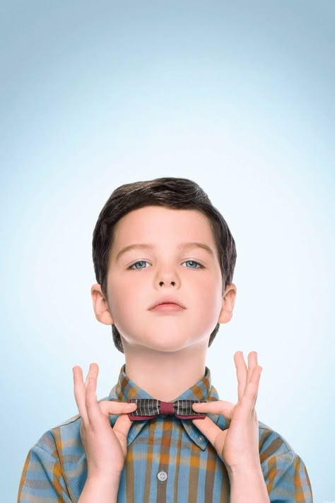 Sheldon Wallpaper, Young Sheldon Wallpaper, Big Bang Theory Show, Iain Armitage, Amazon Prime Shows, Movie Studios, Shy Guy, Young Sheldon, Retro Looks