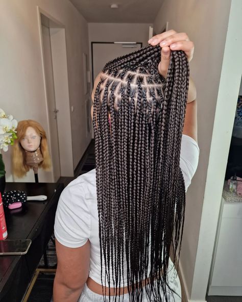 Hair braided by @munichhairbraider Follow us @natural_mary_o @natural_mary_o_hair #münchenhairbraider . . . . . . . . ____________________________________ #munichhairbraider #braidingwig #hairbraiding #braidsbyme #braidedstyles #frenchbraids #longbraids #twobraids #boxbraids #braidstyles #braidstyles #knotlessboxbraids #knotless #beads #instahair #voiceofhair #braidsgang #broner #protectivehairstyle #longhair #cornrows #braids #hairstyles #braidswithcurls #newbraidsstyles #stitchbraids #... Medium Knotless Braids Mid Back, Knotless Braids Mid Back, Mid Back Knotless Braids, Knotless Beads, Cornrows Braids Hairstyles, Ghana Weaving, Knotless Box Braids, Cute Box Braids, Hair Braider