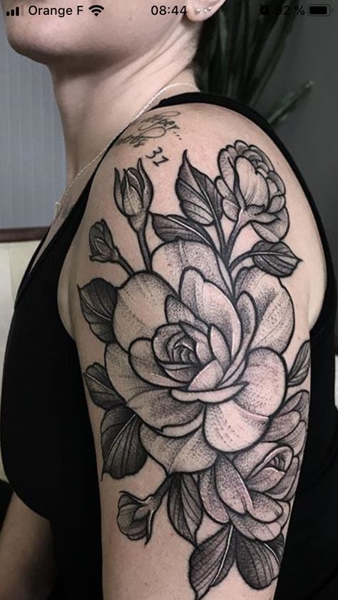 Gray Rose Tattoo, Black And Grey Rose Tattoo, Gray Roses, Tattoo Black And Grey, Black And Grey Rose, Black And White Roses, Flowers Tattoo, Tattoo Black, Grey Flowers