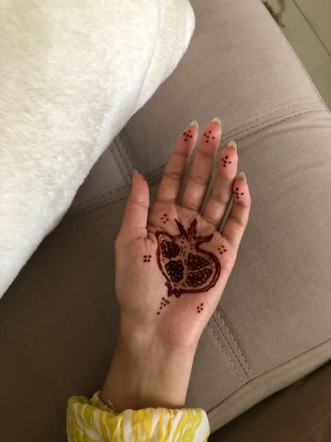 Pomegranate Henna Design, Pomegranate Henna, Persian Henna, Pomegranate Nails, Pomegranate Tattoo, Princess Vibe, Cute Henna Designs, Unique Henna, Persian Princess