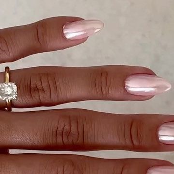 Light Pink Nails With Chrome Powder, Pink Metalic Nails Ideas, Spring Nail Colors Chrome, Baby Pink Crome Nails, Ballet Pink Chrome Nails, Halie Bieber Nails Chrome, Spring Bday Nails, Baby Pink Chrome, Light Pink Chrome Nails Square