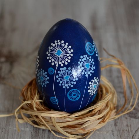 lamus dworski Pysanky Egg Designs, Egg Painting Ideas Art, Pysanky Eggs Pattern Ideas, Psyanky Designs, Easter Eggs Painting, Ukranian Eggs, Easter Egg Ideas, Pysanky Eggs Pattern, Pysanky Egg