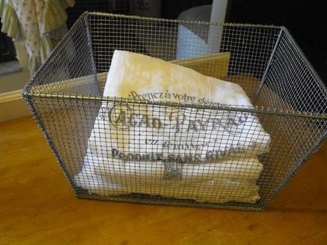 Diy Wire Basket, Diy Locker, Locker Organization, Vintage Lockers, Hardware Cloth, Basket Making, Basket Vintage, Metal Baskets, Diy Basket