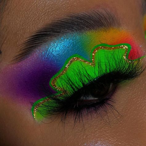 Saint Patricks Day Makeup, Day Eye Makeup, Day Makeup Looks, Eye Makeup Designs, Makeup Eye Looks, Creative Eye Makeup, Holiday Makeup, Creative Eye, Eyeliner Looks