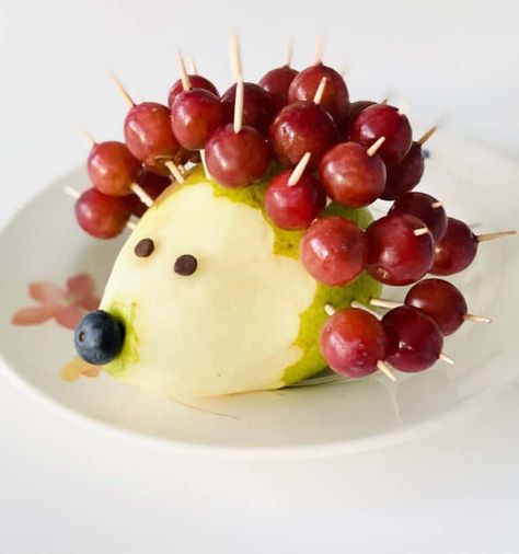 Grape Hedgehog, Fruit Animals For Kids, Animal Food Ideas, Animal Shaped Foods, Hedgehog Food, Toddler Picky Eater, Crab Sandwich, Healthy Fruit Snacks, Kids Dinner