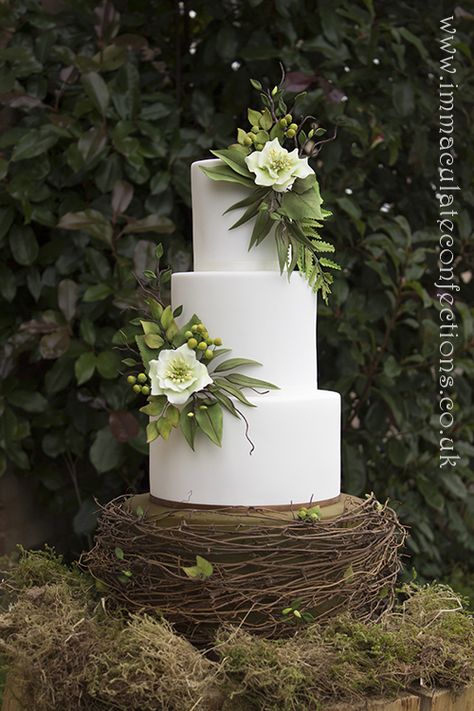 Rustic Green and White Hellebore Wedding Cake - Cakes by Natalie Porter - Hertfordshire, London and Essex Cake Portfolio, Popular Wedding Themes, Bohemian Wedding Theme, Modern Wedding Theme, Wedding Themes Spring, Garden Theme Wedding, Dream Wedding Cake, Modern Cakes, Floral Wedding Cakes