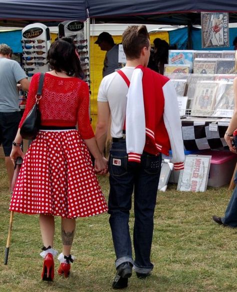 Rockabilly couple! Varsity jacket and all, oh it's just so perfect, why can I never find a guy like this?! ~ Rockabilly Couple, Red Gingham Skirt, Mode Rockabilly, Rockabilly Mode, Rockabilly Men, Rockabilly Looks, Rockabilly Wedding, Pompe A Essence, 50s Rockabilly