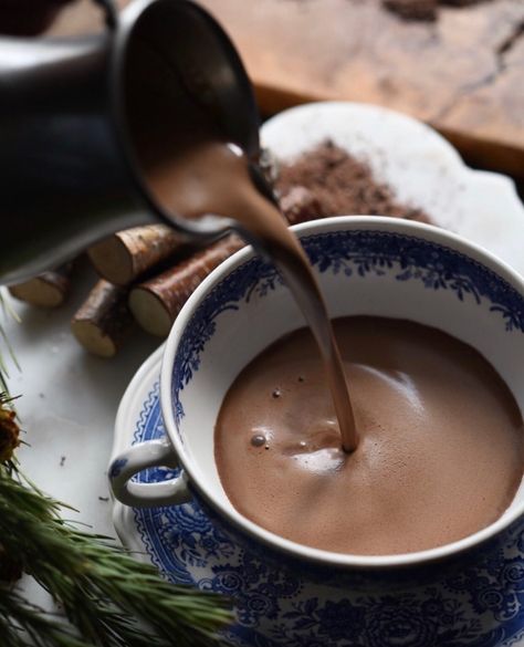 Hot Chocolate Aesthetic, Chocolate Aesthetic, Mocha Mousse, Cocoa Recipes, Mexican Hot Chocolate, Winter Cottage, Tea And Books, Cabin Christmas, Homemade Hot Chocolate