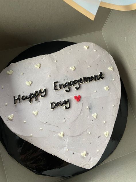 Engagement Cake Designs Simple, Just Engaged Cake, Engaged Cake, Finally Engaged, Proposal Party, Wedding Planning Binder, Happy Engagement, Cake Writing, Korean Cake