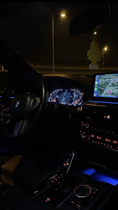 Car Interior At Night, Im Auto Snapchat, Photos Inside Car, Black Car Inside, Car Pics At Night, Bmw Snap Night, Bmw Car Interior, Wishlist Wallpaper, Car Asthetics Photos